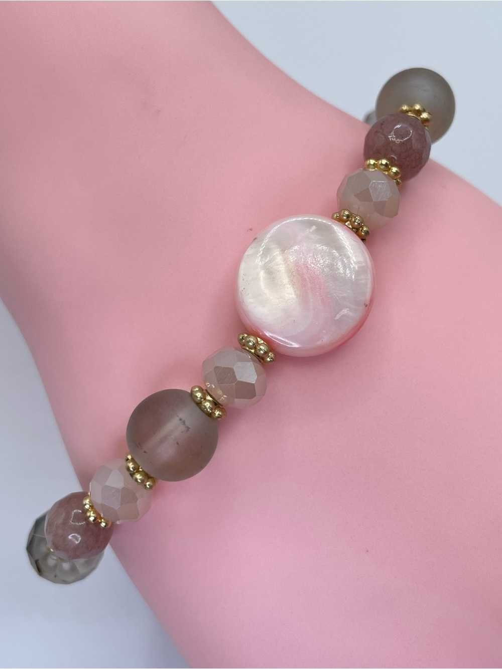 Gold Tone Quartz Mother of Pearl Crystal Glass Beaded Stretch Bracelet Pink
